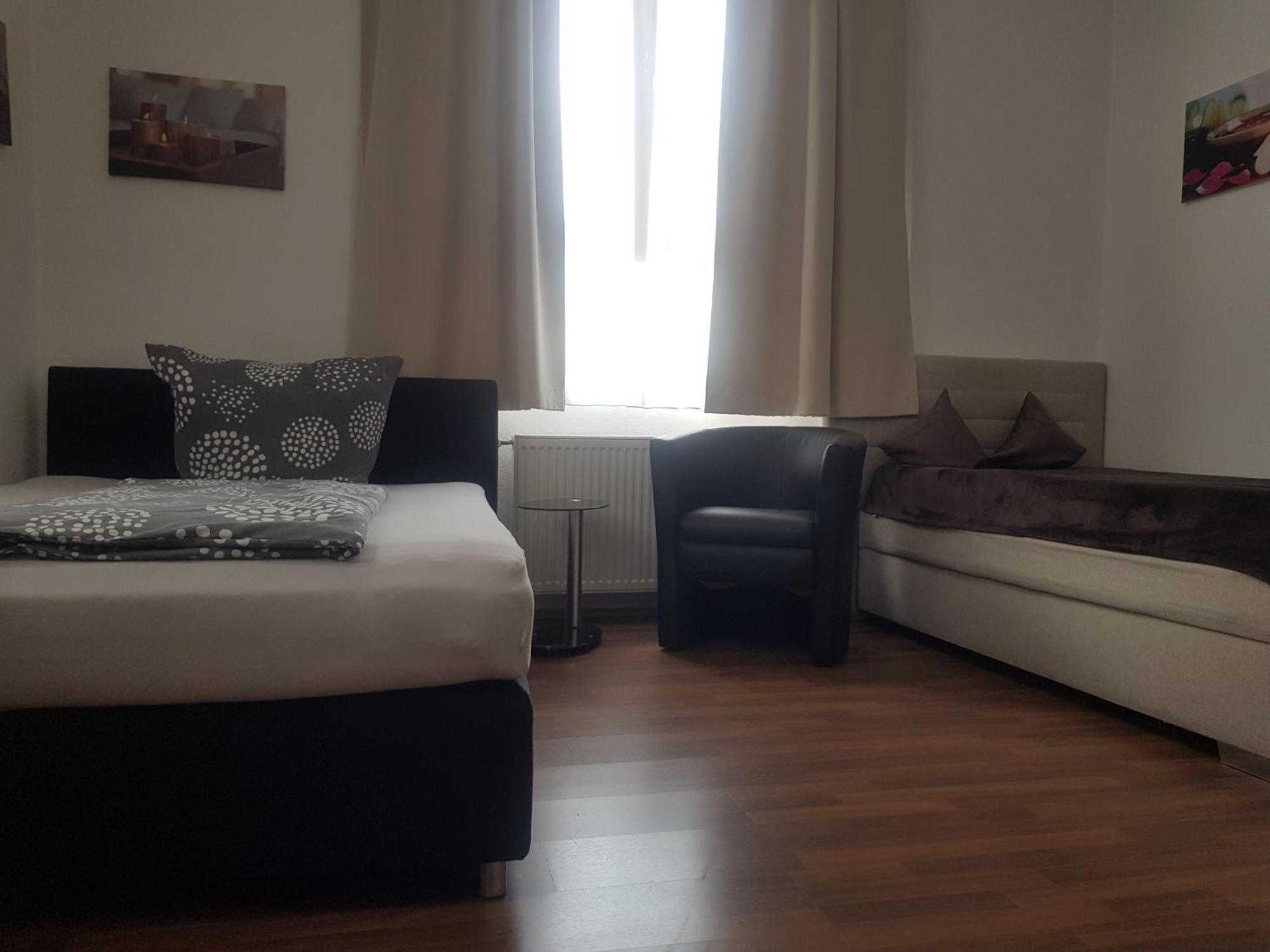 Ferienwohnung Fiwa Fewo-1 Und Fewo-2 Pirmasens Bilik gambar